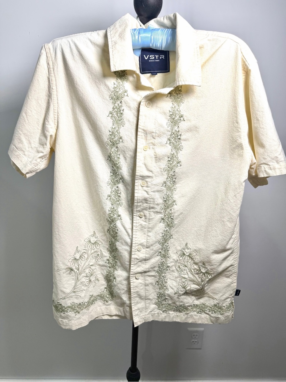 VSTR Men's Cream Short-Sleeve Button-Down Shirt Embroidered Preppy Beach